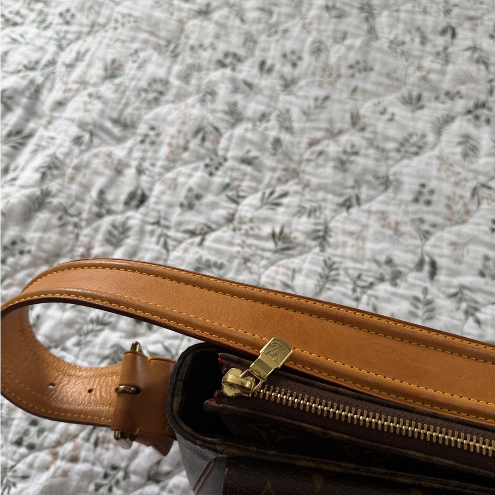 Louis Vuitton Viva Cite GM Monogram Shoulder Bag - Picture 6 of 12